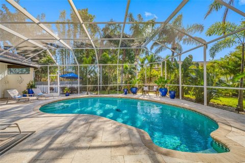 House in Tampa, Florida 5 bedrooms, 291.16 sq.m. № 1522850 - photo 3