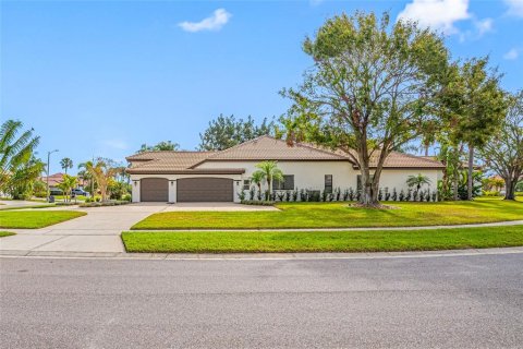 House in Tampa, Florida 5 bedrooms, 291.16 sq.m. № 1522850 - photo 5