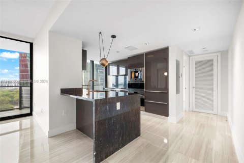 Condo in Miami, Florida, 2 bedrooms № 2154033 - photo 2