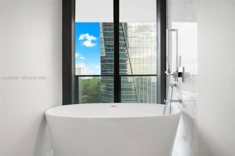 Condo in Miami, Florida, 2 bedrooms № 2154033 - photo 17