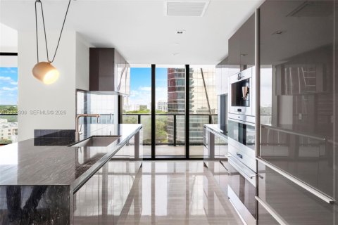 Condo in Miami, Florida, 2 bedrooms № 2154033 - photo 4