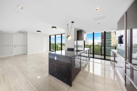 Condo in Miami, Florida, 2 bedrooms № 2154033 - photo 5