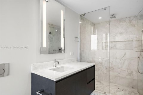 Condo in Miami, Florida, 2 bedrooms № 2154033 - photo 16
