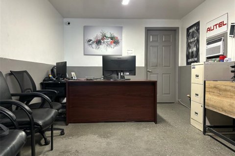 Commercial property in Orlando, Florida 522.58 sq.m. № 1840300 - photo 16