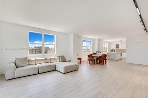 Copropriété à vendre à Hallandale Beach, Floride: 3 chambres, 261.24 m2 № 2091264 - photo 7