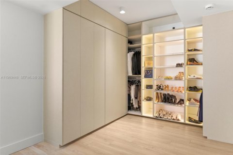 Copropriété à vendre à Hallandale Beach, Floride: 3 chambres, 261.24 m2 № 2091264 - photo 12