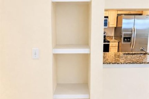 Copropriété à louer à Sarasota, Floride: 2 chambres, 100.71 m2 № 2387682 - photo 10