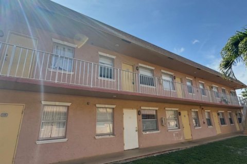 Condo in Fort Lauderdale, Florida, 1 bedroom  № 1173985 - photo 1