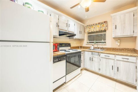 Купить кондоминиум в Санрайз, Флорида 2 спальни, 78.97м2, № 2053778 - фото 4