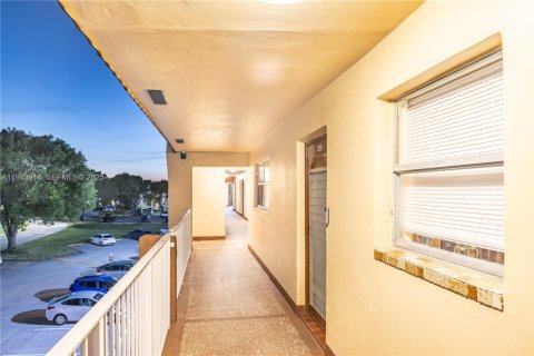 Купить кондоминиум в Санрайз, Флорида 2 спальни, 78.97м2, № 2053778 - фото 14