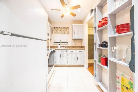 Купить кондоминиум в Санрайз, Флорида 2 спальни, 78.97м2, № 2053778 - фото 3