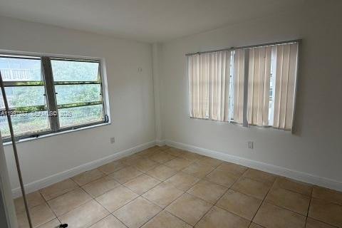 Apartment in North Miami Beach, Florida 2 bedrooms, 76.18 sq.m. № 2067439 - photo 7