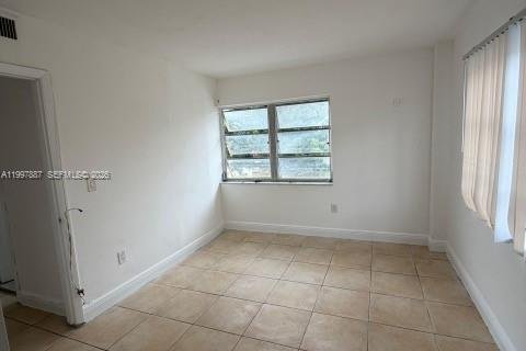 Apartment in North Miami Beach, Florida 2 bedrooms, 76.18 sq.m. № 2067439 - photo 9