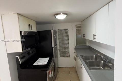 Apartment in North Miami Beach, Florida 2 bedrooms, 76.18 sq.m. № 2067439 - photo 3