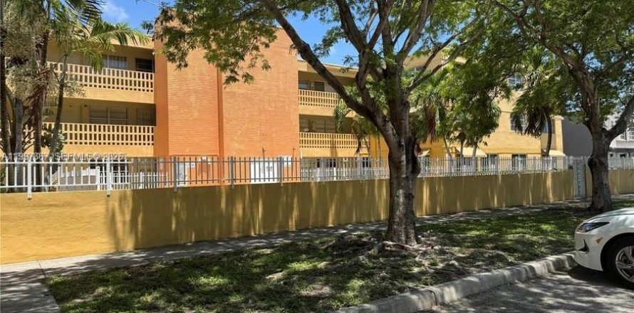 Apartment in North Miami Beach, Florida 2 bedrooms, 76.18 sq.m. № 2067439