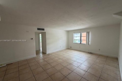 Apartment in North Miami Beach, Florida 2 bedrooms, 76.18 sq.m. № 2067439 - photo 6