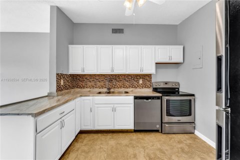 House in West Park, Florida 3 bedrooms, 120.77 sq.m. № 1996138 - photo 5