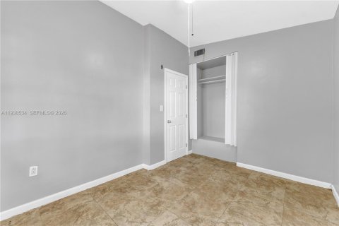 House in West Park, Florida 3 bedrooms, 120.77 sq.m. № 1996138 - photo 10