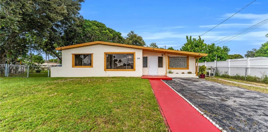 House in West Park, Florida 3 bedrooms, 120.77 sq.m. № 1996138