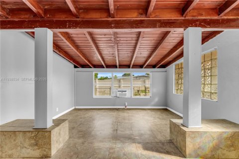 House in West Park, Florida 3 bedrooms, 120.77 sq.m. № 1996138 - photo 9