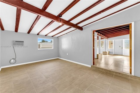 House in West Park, Florida 3 bedrooms, 120.77 sq.m. № 1996138 - photo 15