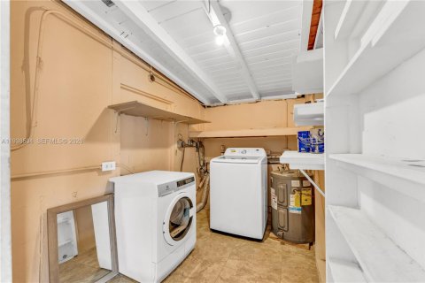 House in West Park, Florida 3 bedrooms, 120.77 sq.m. № 1996138 - photo 23