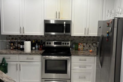 Casa en alquiler en Pompano Beach, Florida, 4 dormitorios, 221.39 m2 № 2055425 - foto 4