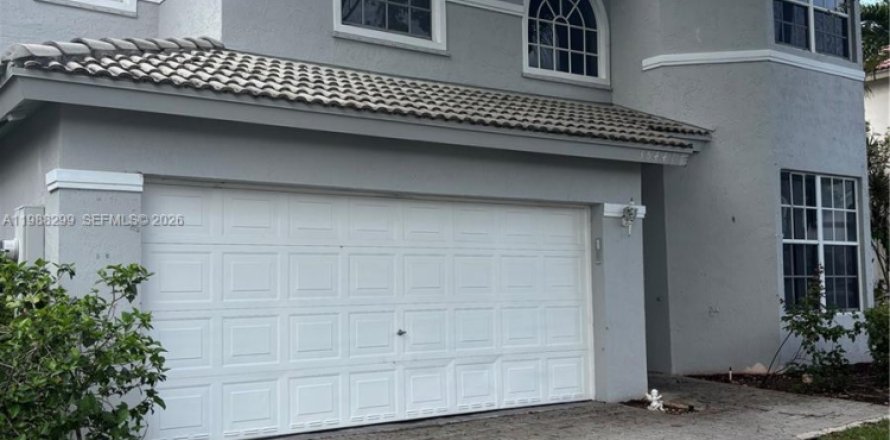 Casa en Pompano Beach, Florida 4 dormitorios, 221.39 m2 № 2055425