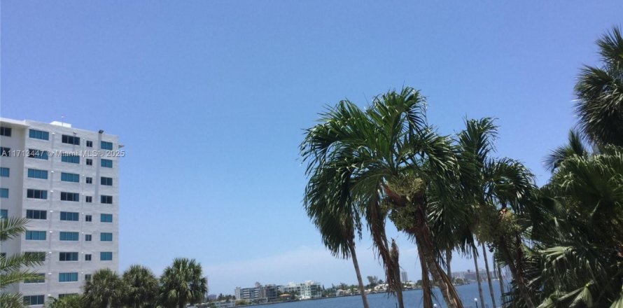 Condo à North Bay Village, Floride, 2 chambres № 1934898