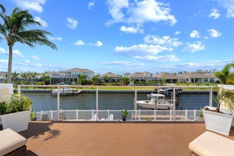 House in Apollo Beach, Florida 4 bedrooms, 361.95 sq.m. № 1826686 - photo 25