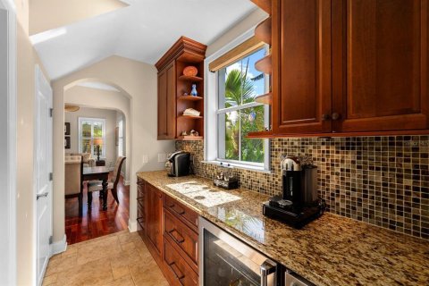 House in Apollo Beach, Florida 4 bedrooms, 361.95 sq.m. № 1826686 - photo 9