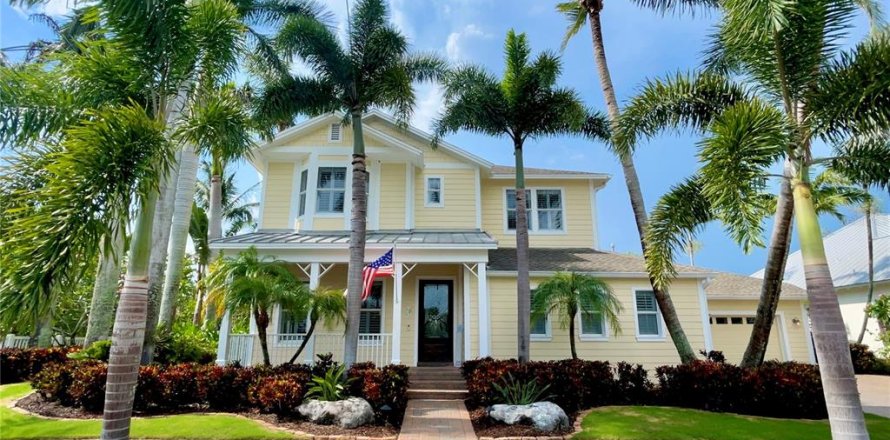 House in Apollo Beach, Florida 4 bedrooms, 361.95 sq.m. № 1826686