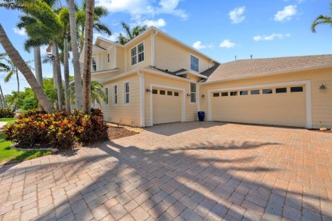 House in Apollo Beach, Florida 4 bedrooms, 361.95 sq.m. № 1826686 - photo 3