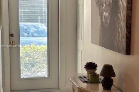 Купить кондоминиум в Лодердейл-Лейкс, Флорида 2 спальни, 87.7м2, № 2036530 - фото 3