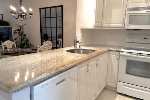 Купить кондоминиум в Лодердейл-Лейкс, Флорида 2 спальни, 87.7м2, № 2036530 - фото 7