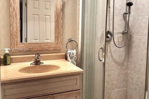 Купить кондоминиум в Лодердейл-Лейкс, Флорида 2 спальни, 87.7м2, № 2036530 - фото 14