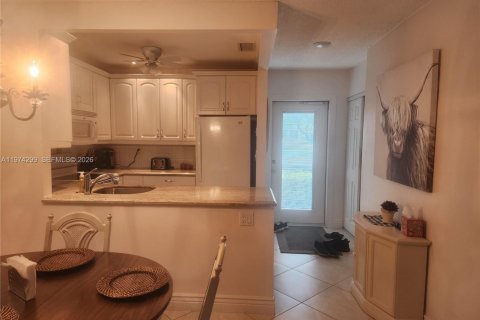 Купить кондоминиум в Лодердейл-Лейкс, Флорида 2 спальни, 87.7м2, № 2036530 - фото 4