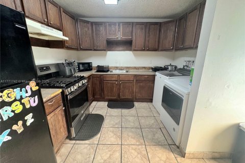 Townhouse in Miami Gardens, Florida 2 bedrooms, 89.19 sq.m. № 1862283 - photo 12