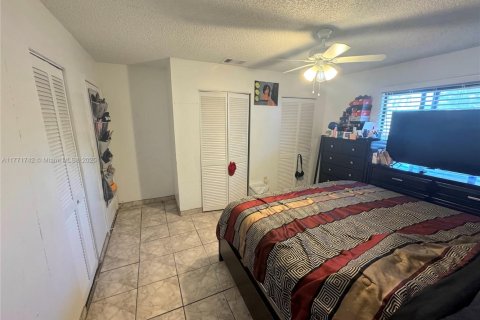 Townhouse in Miami Gardens, Florida 2 bedrooms, 89.19 sq.m. № 1862283 - photo 4