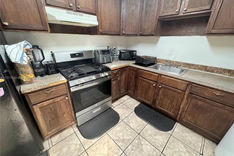 Townhouse in Miami Gardens, Florida 2 bedrooms, 89.19 sq.m. № 1862283 - photo 11