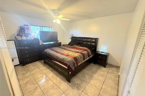 Townhouse in Miami Gardens, Florida 2 bedrooms, 89.19 sq.m. № 1862283 - photo 3