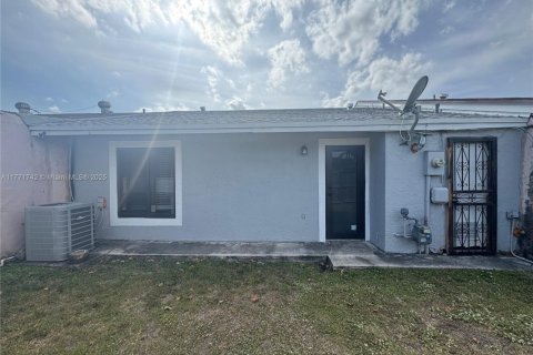 Townhouse in Miami Gardens, Florida 2 bedrooms, 89.19 sq.m. № 1862283 - photo 15
