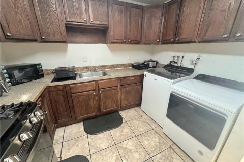 Townhouse in Miami Gardens, Florida 2 bedrooms, 89.19 sq.m. № 1862283 - photo 10