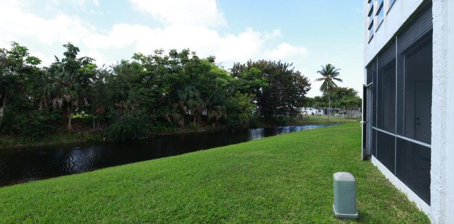 Condo in Margate, Florida, 2 bedrooms  № 2247087