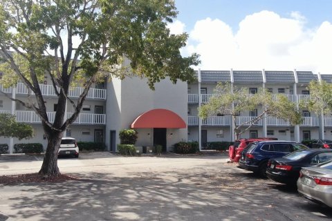 Condo in Margate, Florida, 2 bedrooms  № 2247087 - photo 2