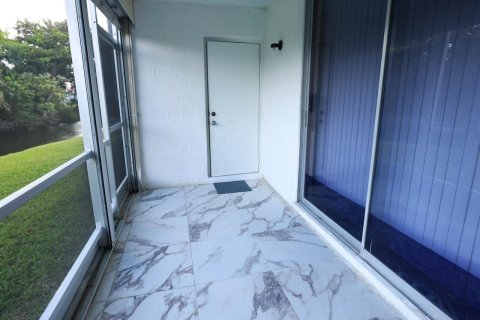 Condo in Margate, Florida, 2 bedrooms  № 2247087 - photo 12