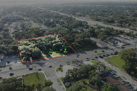 Купить коммерческую недвижимость в Майами-Гарденс, Флорида № 1935635 - фото 3