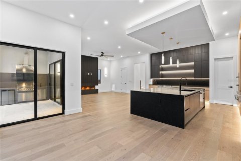 Casa en venta en Tampa, Florida, 5 dormitorios, 317.73 m2 № 1649452 - foto 10