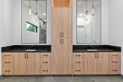 Casa en venta en Tampa, Florida, 5 dormitorios, 317.73 m2 № 1649452 - foto 30