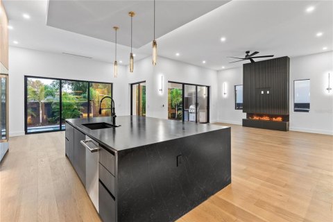 Casa en venta en Tampa, Florida, 5 dormitorios, 317.73 m2 № 1649452 - foto 8